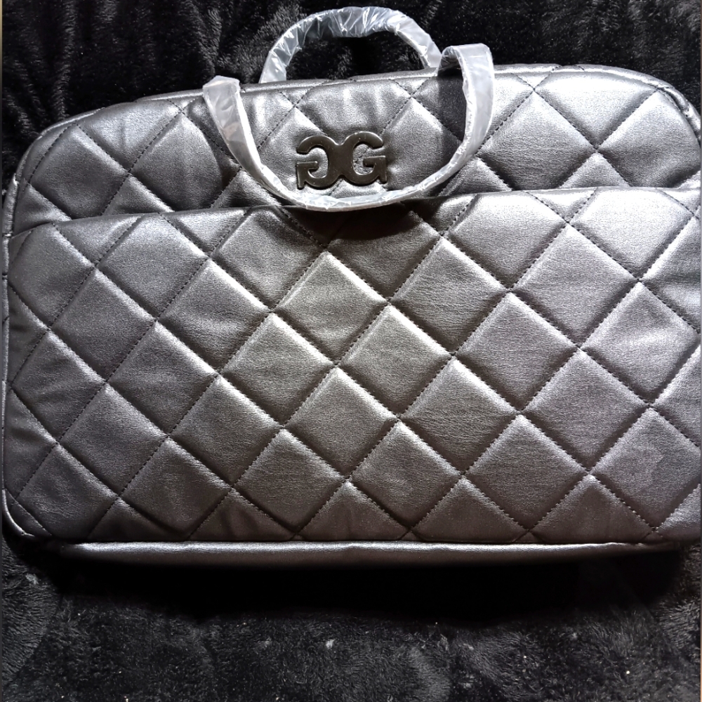 Elegant Quilted Travel Bag
